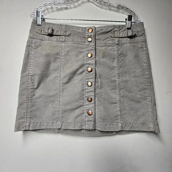 GAP Dresses & Skirts - Vintage Gap Corduroy Button Front Brown Skirt Size 10 Pockets Buckle Accents